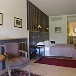 Hotel Les Glycines - & - Teritoria 4*