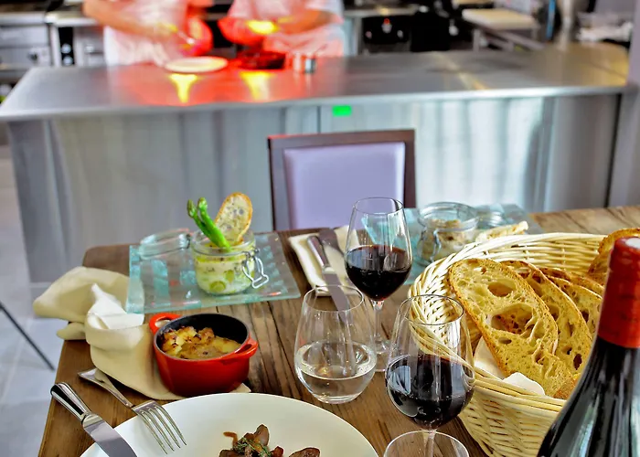 Les Glycines - & - Teritoria 4*