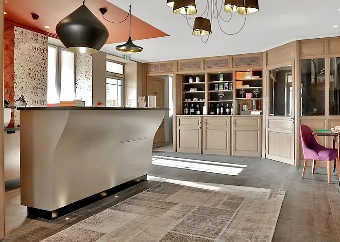 Hotell Les Glycines - & - Teritoria